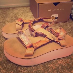 Jhene Aiko platform Tevas