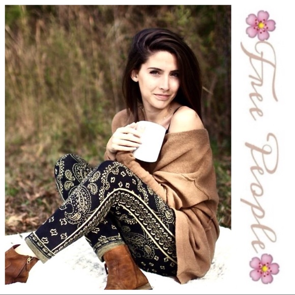 Free People Pants - 💕SALE💕Free People Black Tan Paisley Leggings