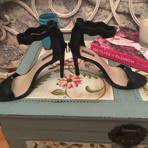 Ava & Aiden Sandals - Picture 2 of 5