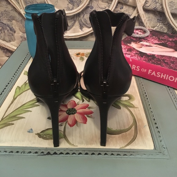 Ava & Aiden Sandals - Picture 3 of 5