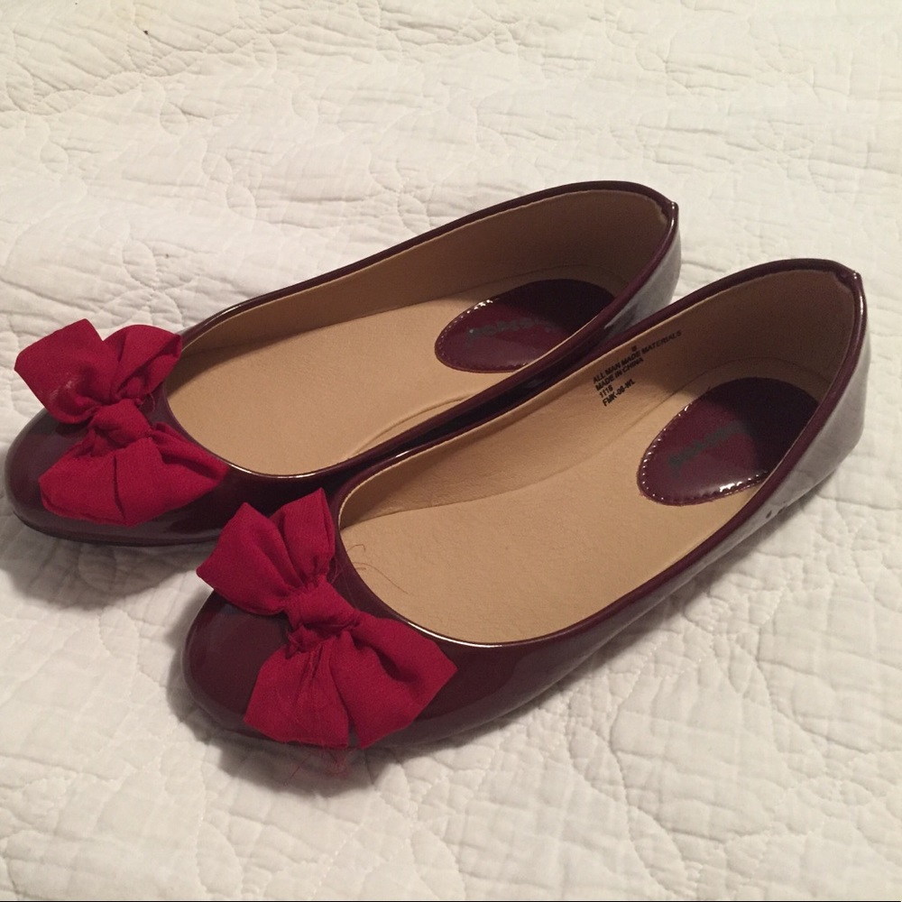 Burgundy Ositos Flats size 8, runs small