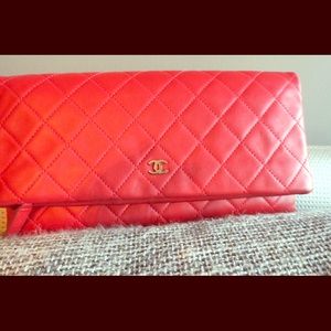 Red Chanel classic clutch