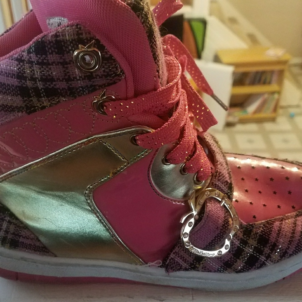 Apple bottom high tops