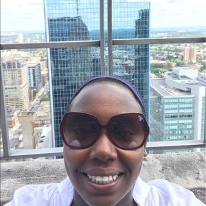 Meet your Posher, Caroline