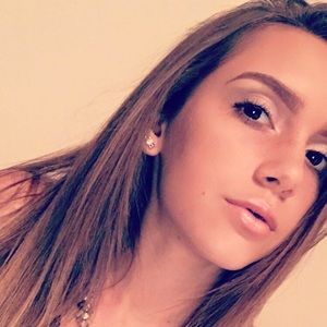 Meet your Posher, Alexia