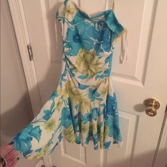 Size small dress - Picture 1 of 2