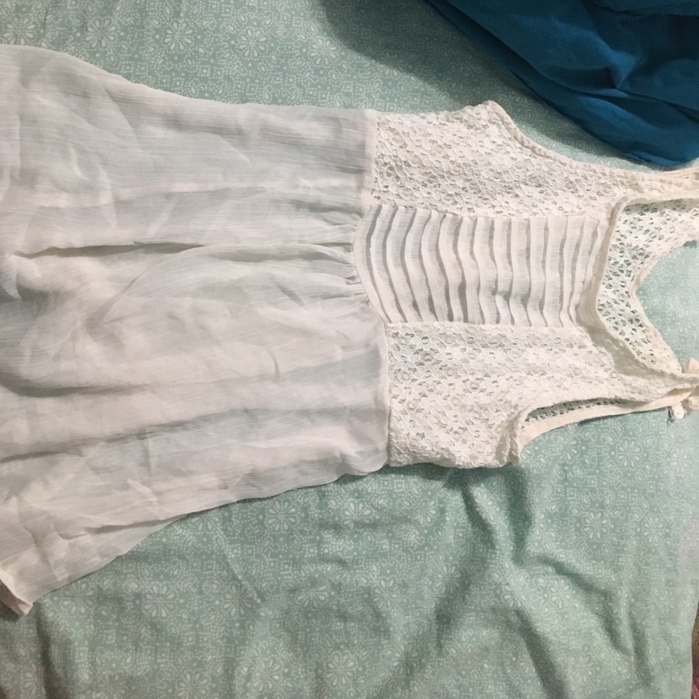 White lace hi-neck tank