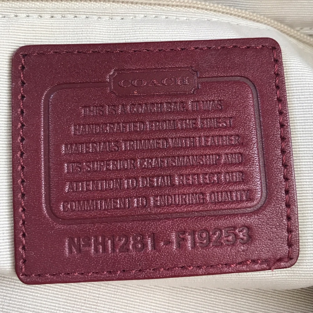 COACH SOHO SIGNATURE TOTE - Picture 3 of 4