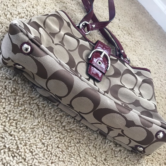 COACH SOHO SIGNATURE TOTE - Picture 2 of 4