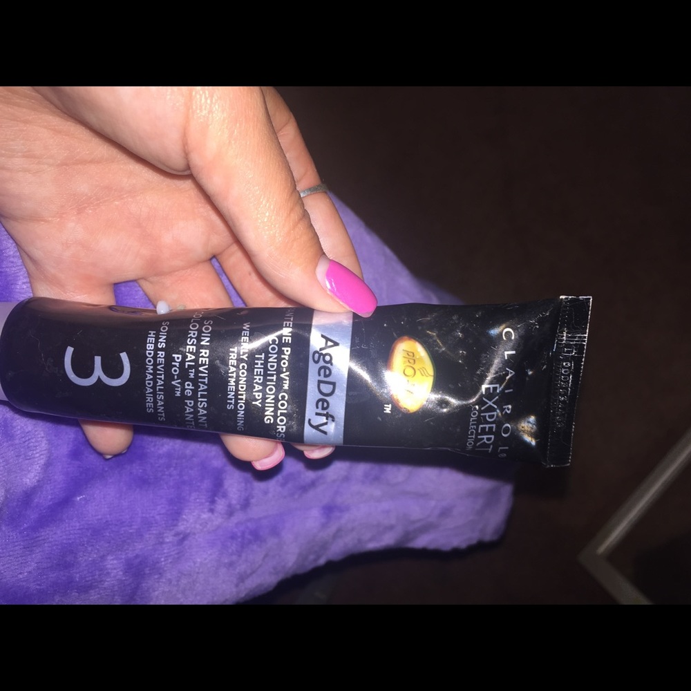 Age defy coloring conditioner treatment