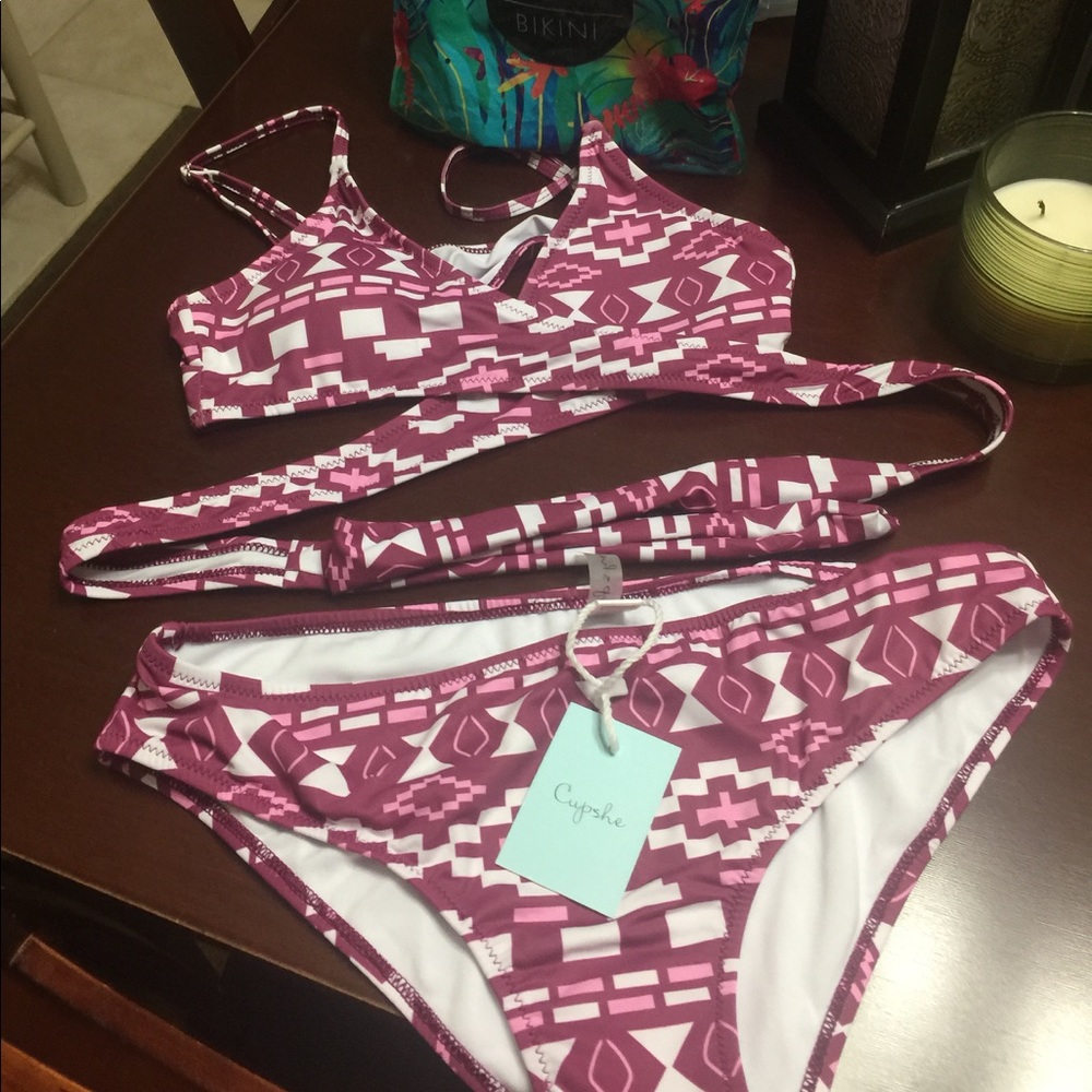 Swimsuit medium the top wraps around Waist