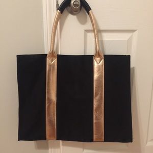 Victoria's Secret Bags - BNWT Victoria's Secret Limited Edition Tote Victoria's Secret Bags - BNWT Victoria's Secret Limited Edition Tote