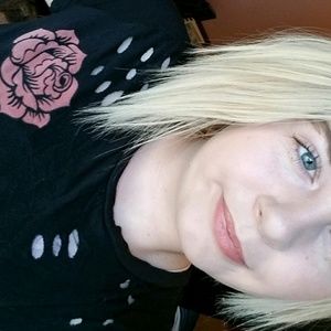 Meet your Posher, Caitlin