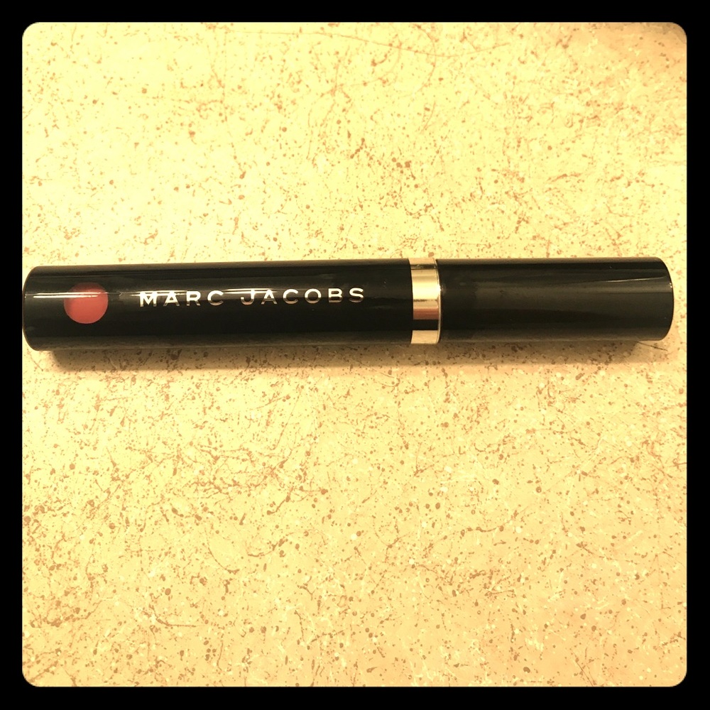 Marc Jacobs Liquid lipcreme in Truth or Bare