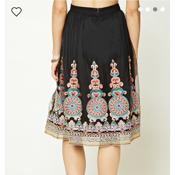 Boho skirt. Never worn. Embroidered Tulle. - Picture 3 of 5