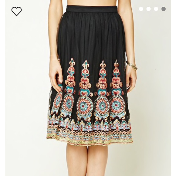 Boho skirt. Never worn. Embroidered Tulle. - Picture 4 of 5