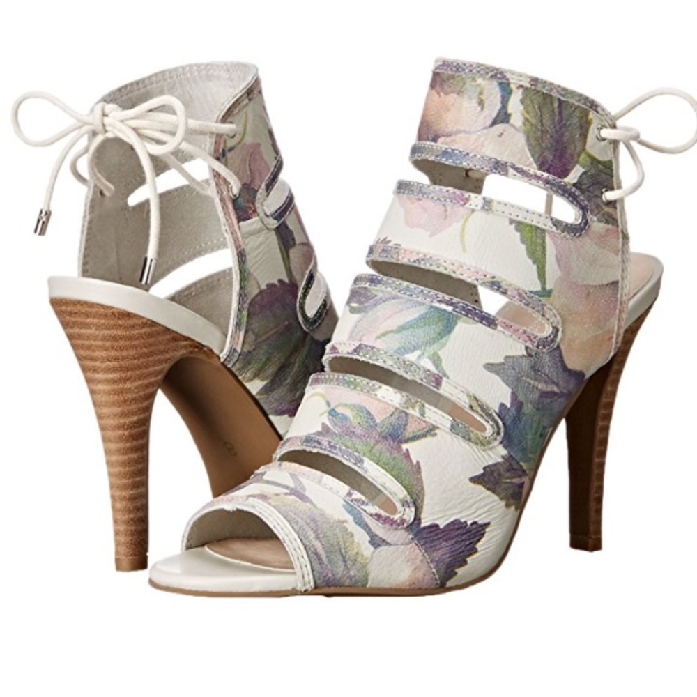 Seychelles Play Along Pump in floral
