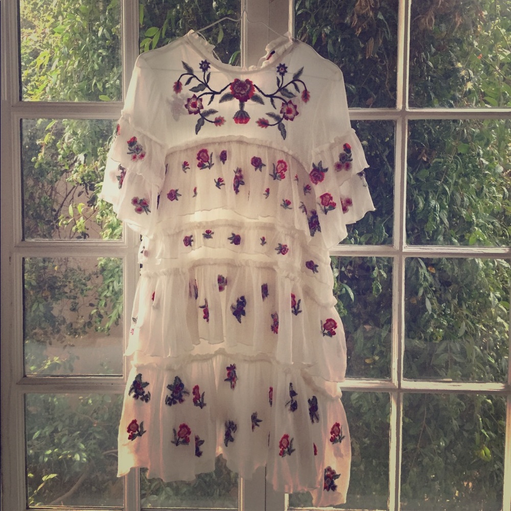 NWOT white embroidered flower ZARA dress.