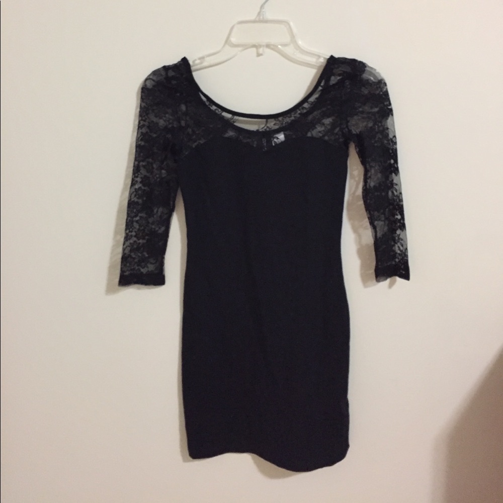 Black bodycon dress