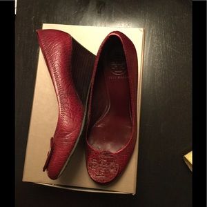 Tory Burch Sally Wedges in Burgundy