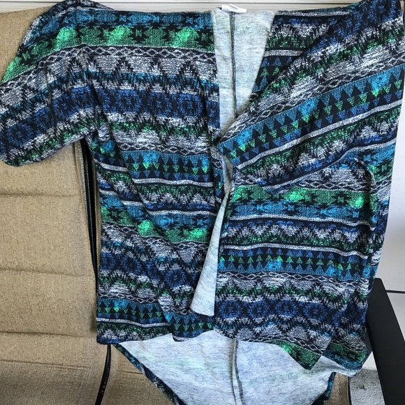 LuLaRoe Sweaters - Lularoe Aztec Lindsay small