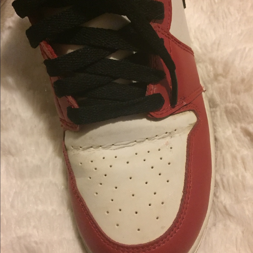 Authentic Chicago Jordans Retro 1s - Picture 6 of 8