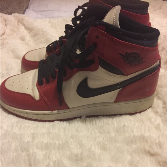 Authentic Chicago Jordans Retro 1s - Picture 2 of 8