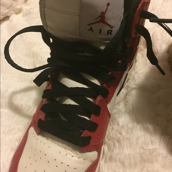 Authentic Chicago Jordans Retro 1s - Picture 3 of 8