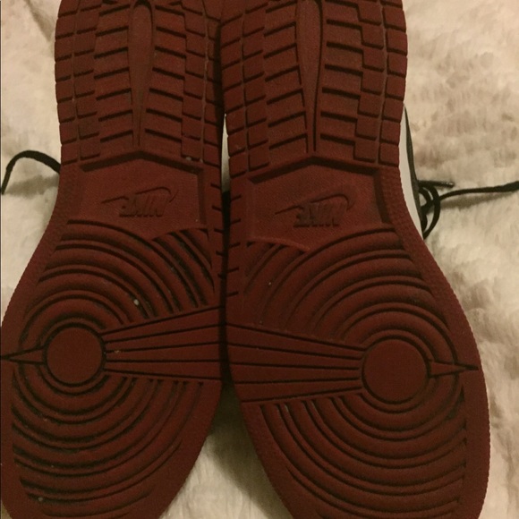 Authentic Chicago Jordans Retro 1s - Picture 5 of 8