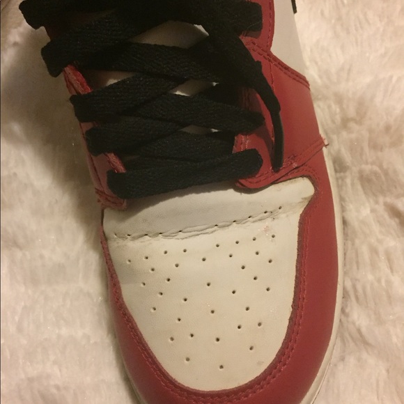 Authentic Chicago Jordans Retro 1s - Picture 6 of 8