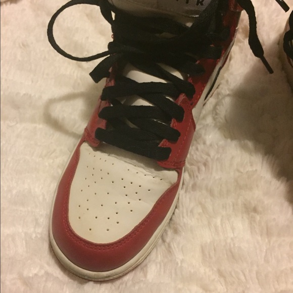 Authentic Chicago Jordans Retro 1s - Picture 8 of 8