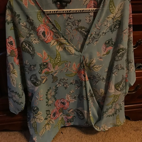 Dress pants and blouse - Picture 3 of 3