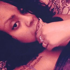 Meet your Posher, Queence