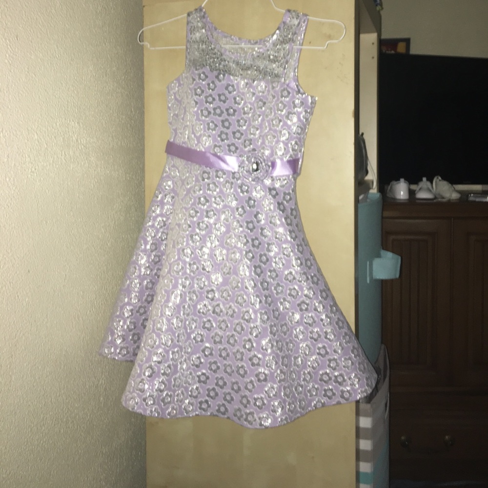 Girl dress soft lily with silver flowers size 7