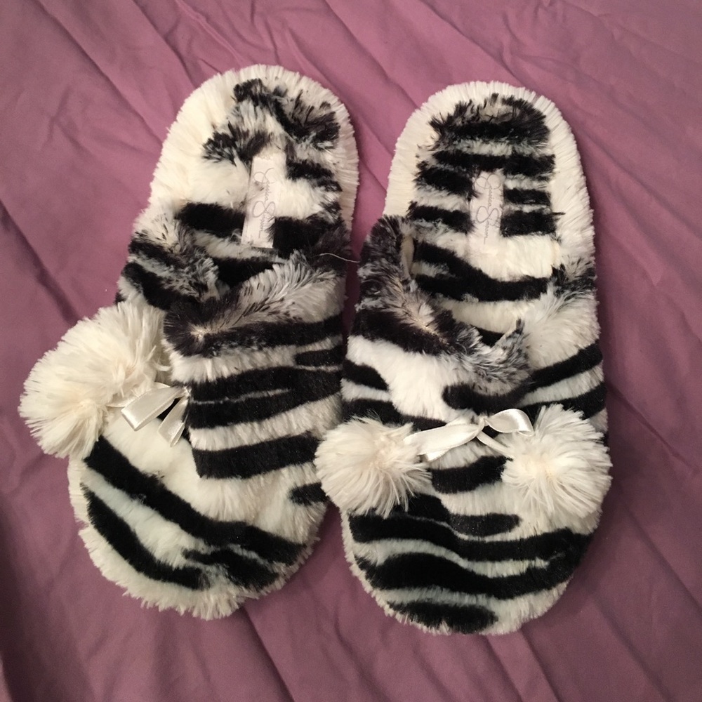 furry zebra slippers⚫️⚪️
