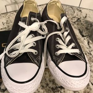 Converse Unisex,  size 5.5 Womens, 3.5 Mens.