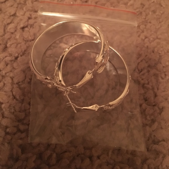 Loop earrings - Picture 2 of 4