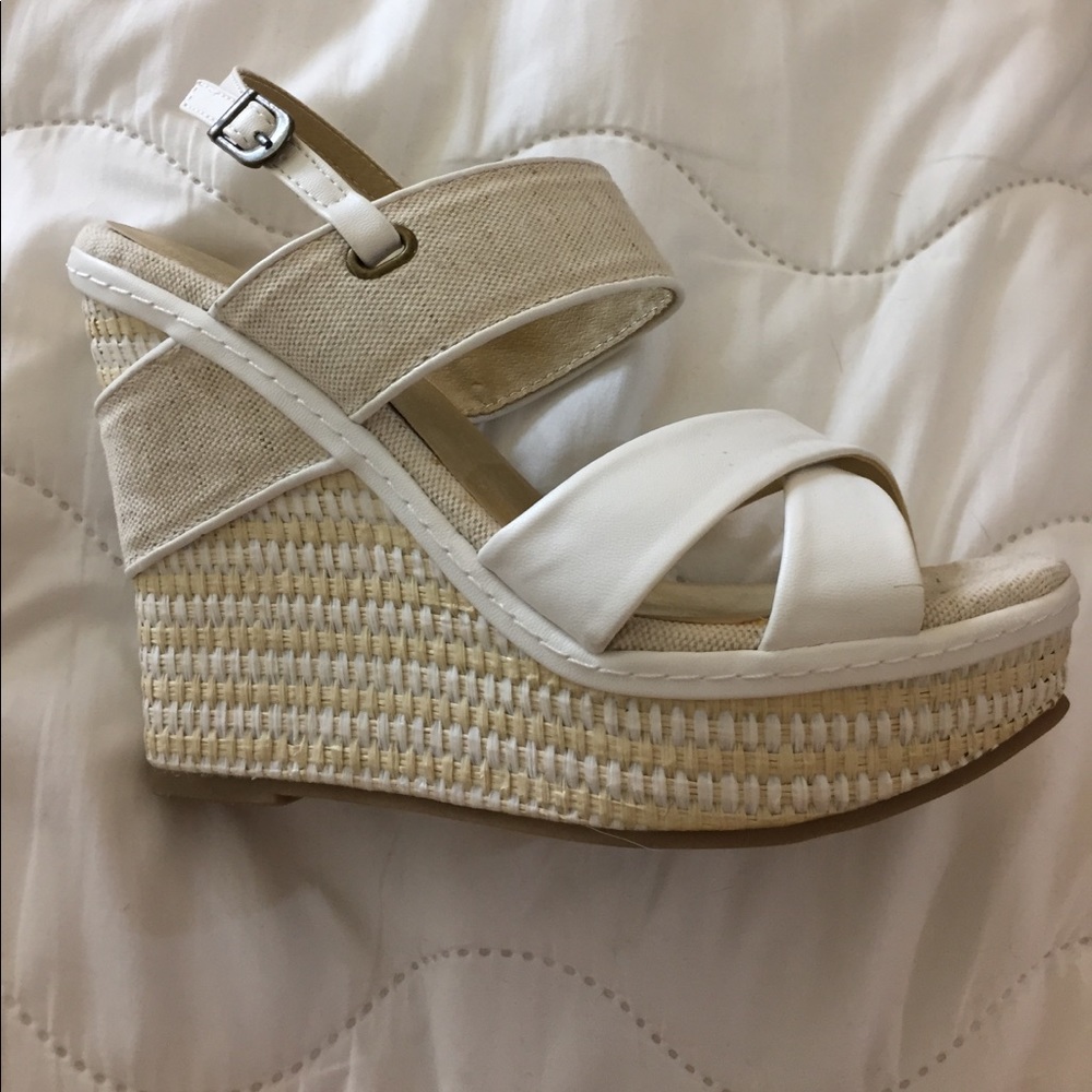 White/cream CL wedges