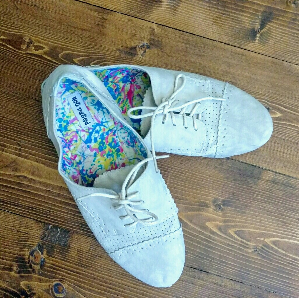 Modcloth Not Rated Beige Flats