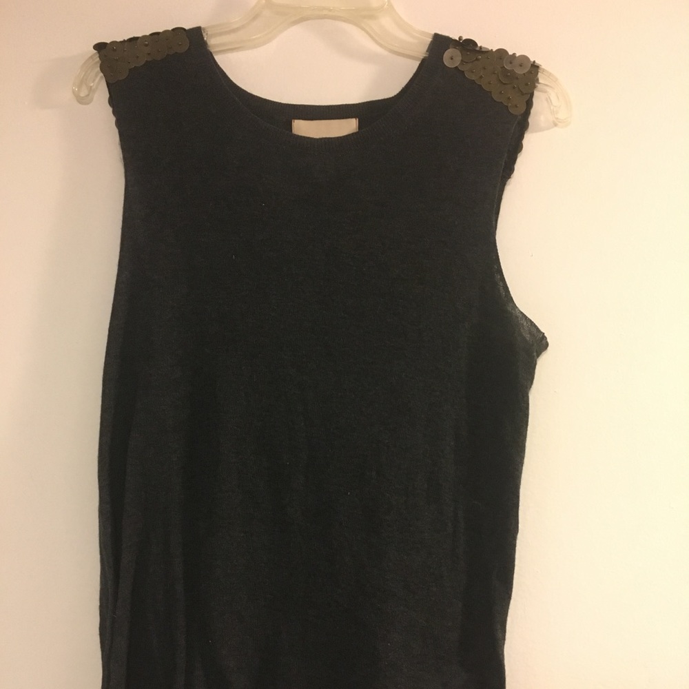 Grey tank with metal detail