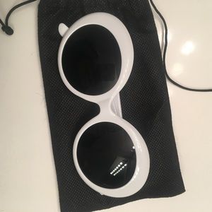 WHITE OVAL SUNGLASSES