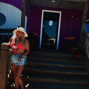 Meet your Posher, Brie