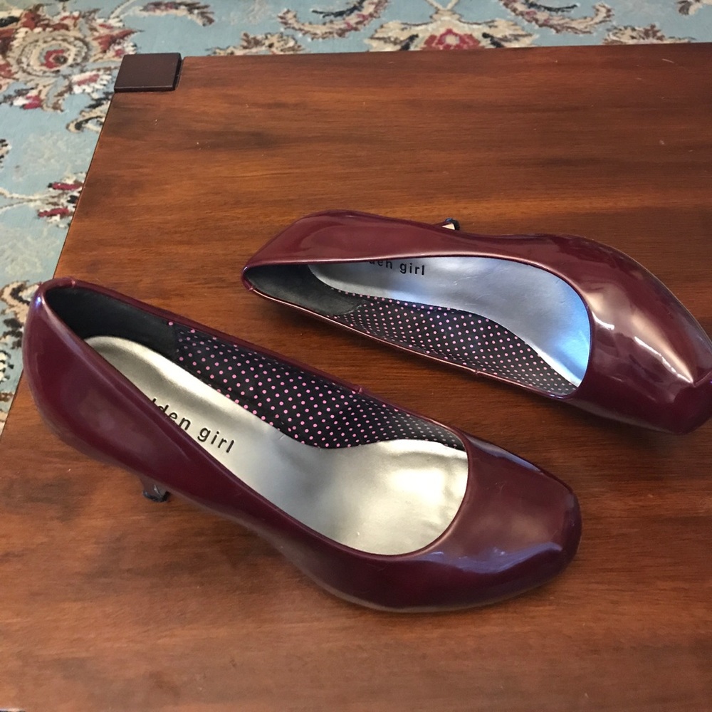 Gorgeous fall burgundy patent leather pumps