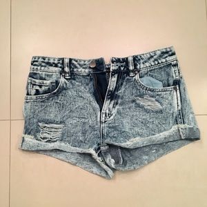 Acid wash Kendal and kyli denim shorts