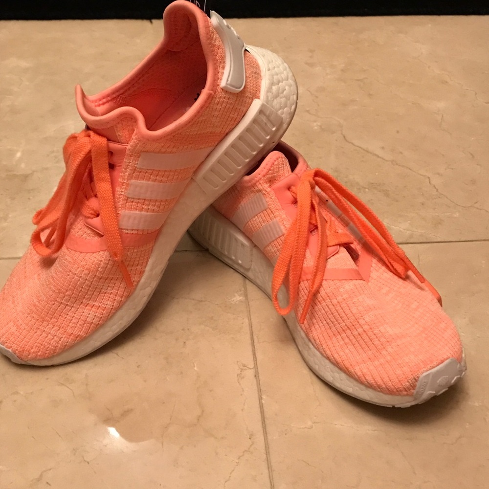 Coral Adidas NMD's R1