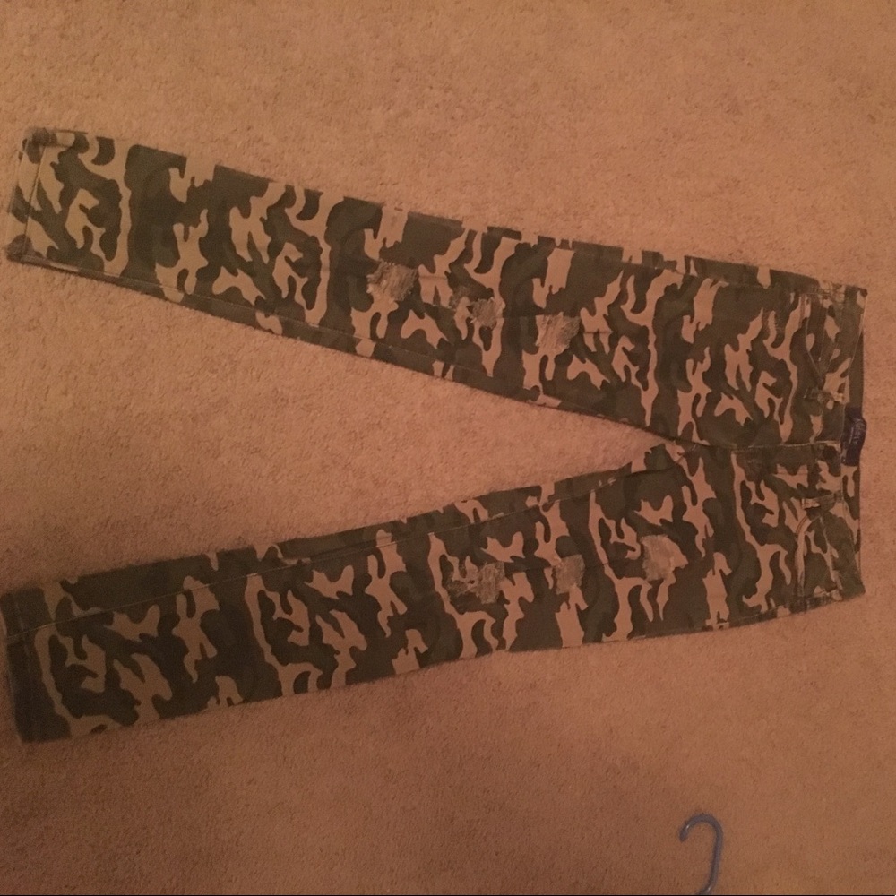 Camo skinny jeans
