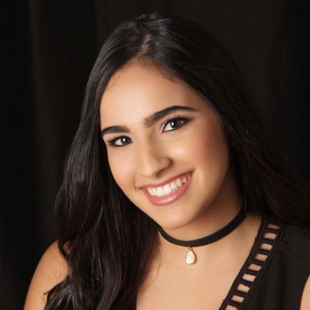 Meet your Posher, Daniela