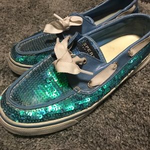 Old sperrys. Worn out. Will sell for cheap