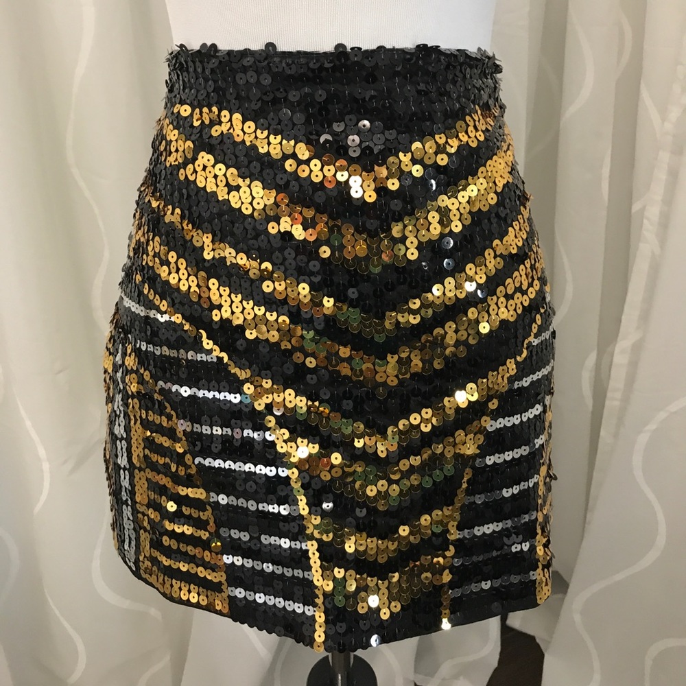 Bebe sequin skirt (excellent condition)