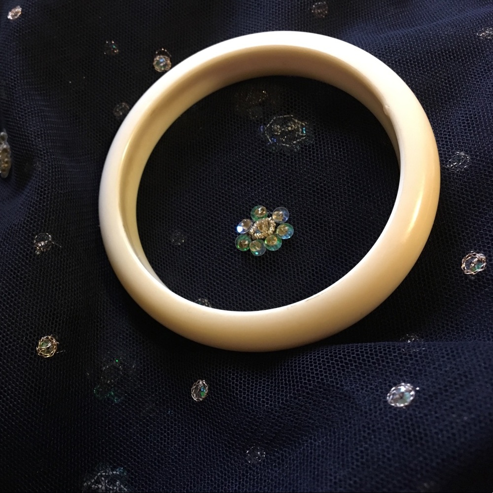 Vintage White Resin Bangle
